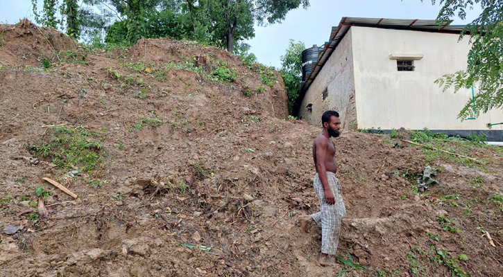 পাহাড় কেটে পরিবেশের মামলায় চসিক কাউন্সিলর